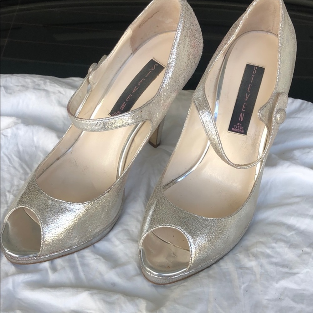 Steven by Steve Madden silver peep toe heels